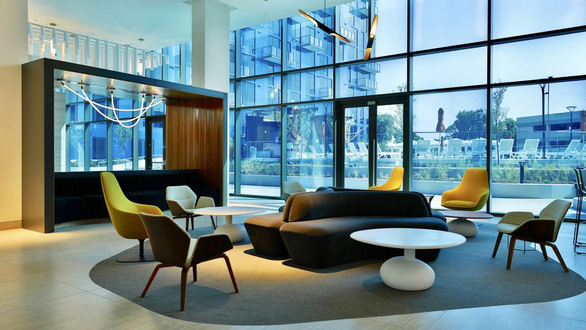 Phát minh loại kính tự điều chỉnh ánh sáng