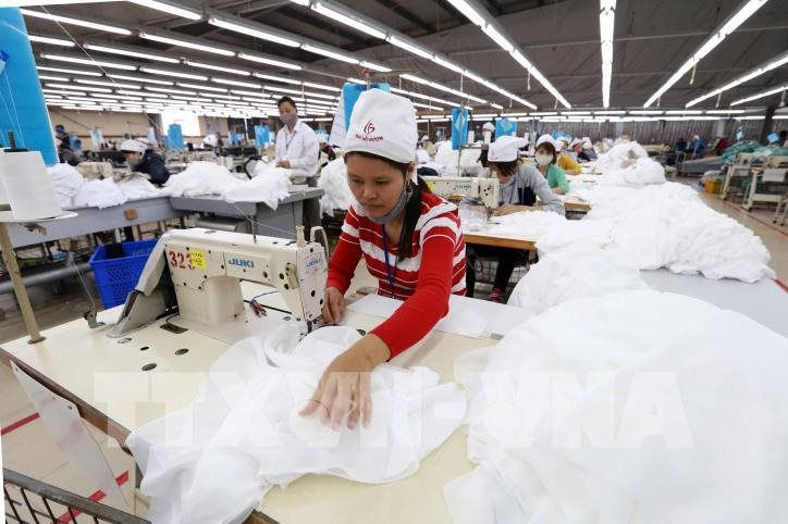 Sử dụng năng lượng xanh trong sản xuất đồ may