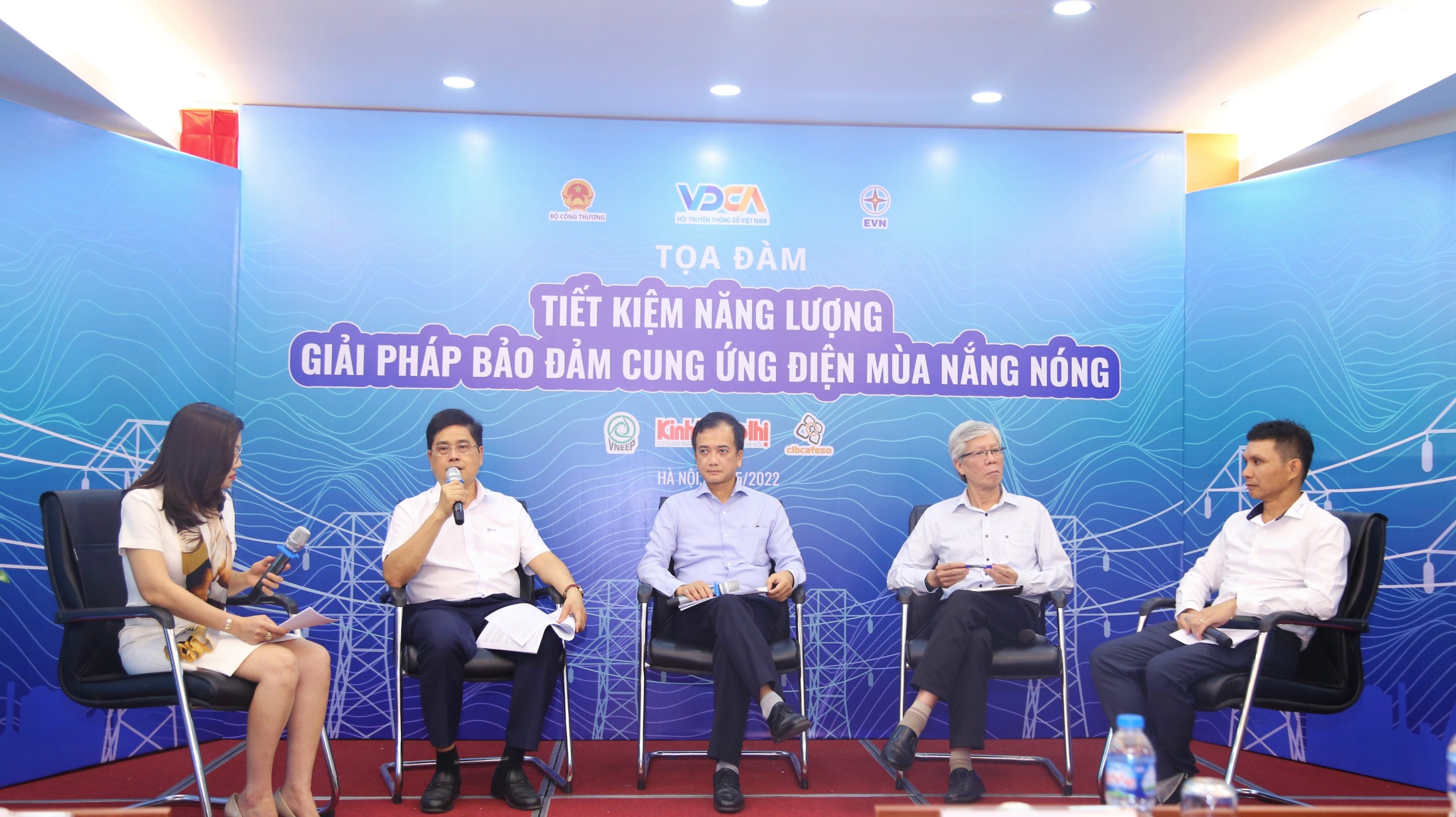 Tiết kiệm năng lượng - Giải pháp bảo đảm cung ứng điện mùa nắng nóng 2022