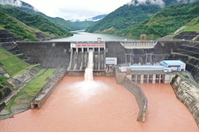 Mưa diện rộng, nhiều thủy điện phải xả lũ